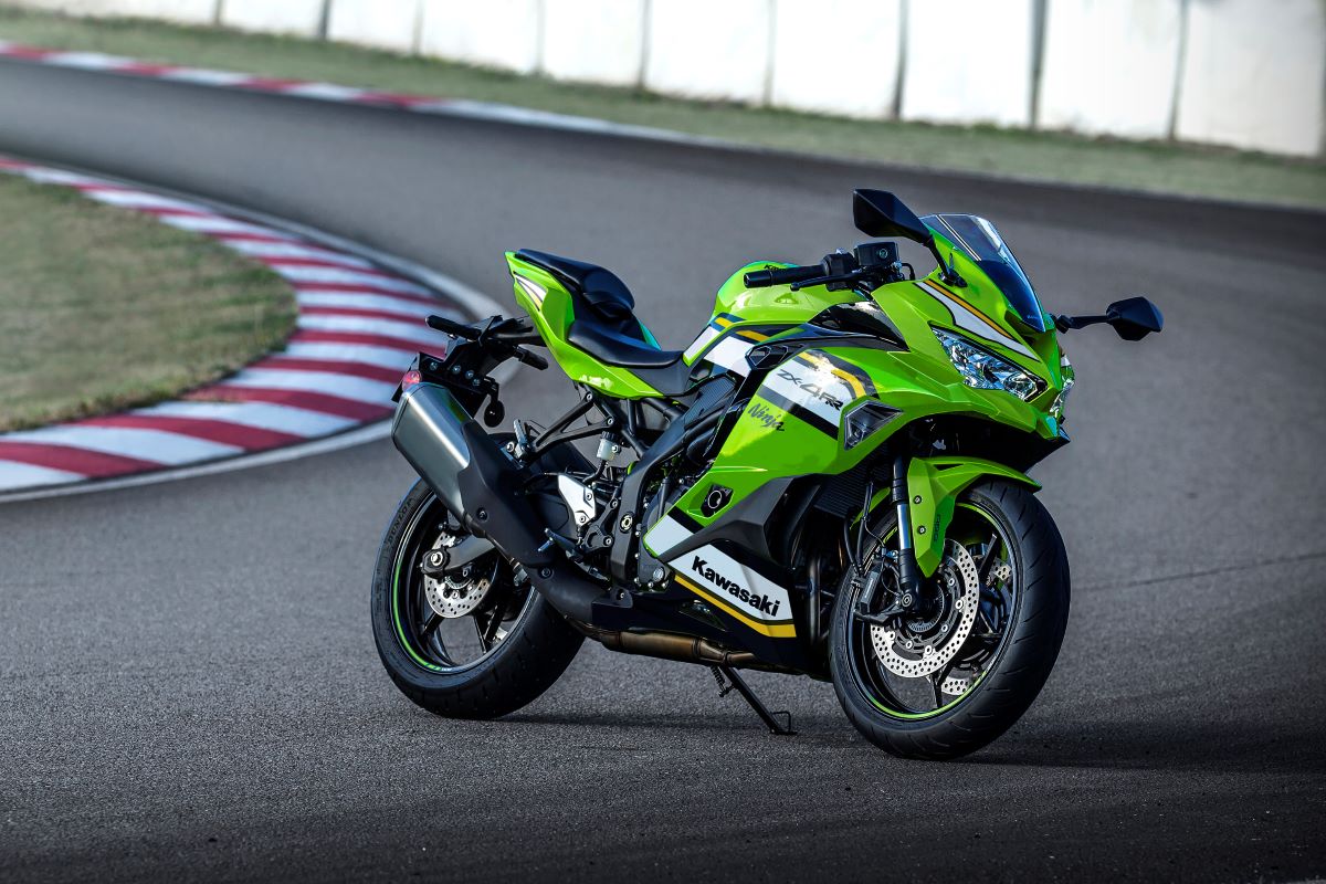 2025 kawasaki zx4